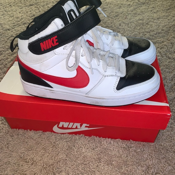 SOLD Nike Court Boroughs - Picture 2 of 3